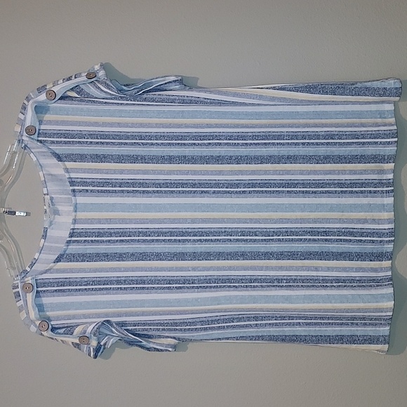 Above and beyond blouse - Picture 1 of 8